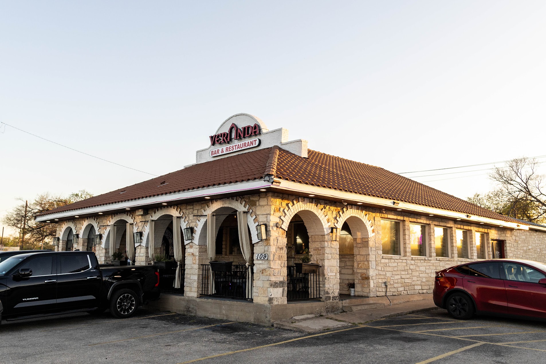 Veranda Bar & Restaurant